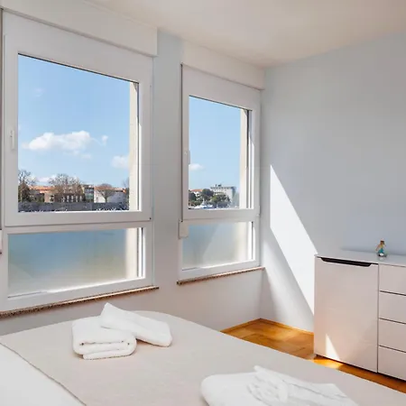 Apartment Peninsula Magical View By Belmont Realty
