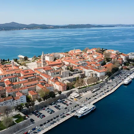 Peninsula Magical View By Belmont Realty 아파트