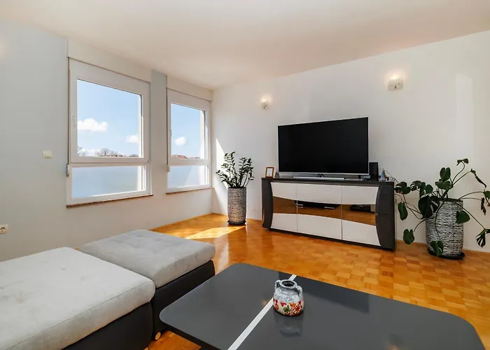 Peninsula Magical View By Belmont Realty * Zára