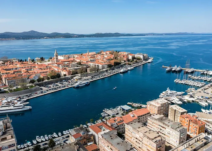 Peninsula Magical View By Belmont Realty Zára